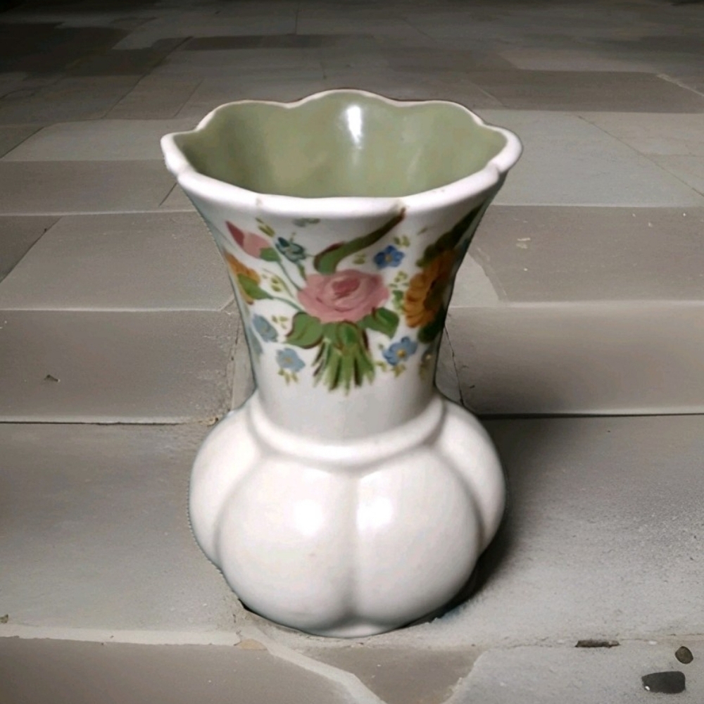 Vintage Shawnee Brush McCoy Pottery Hand Painted Cabinet Vase Cream  & Green USA